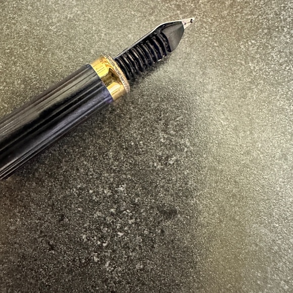 Cross luxury Fountain Pen - Picture 6 of 9